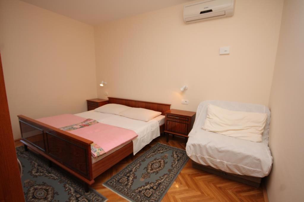 Apartments Vojnovic Omis Exterior photo